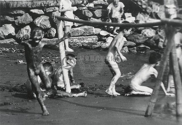 嬉戲系列1藏品圖，第1張