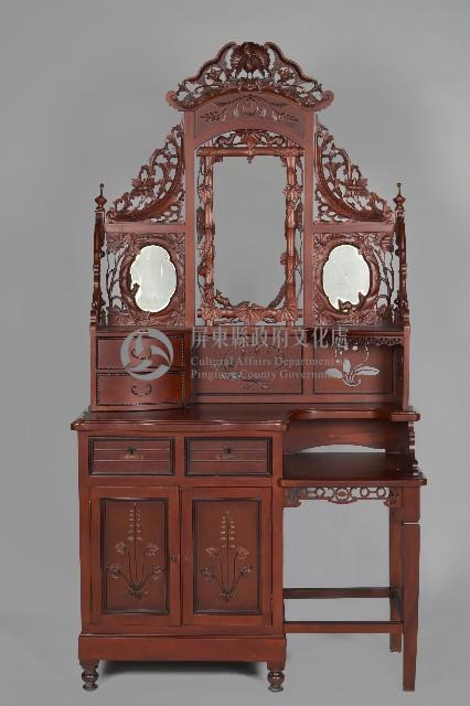 圓雕孔雀鈴蘭草紋飾梳妝台藏品圖，第1張