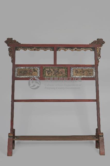 雕花螺鈿木製衣架藏品圖，第1張