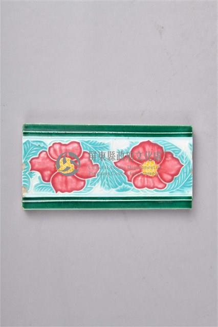 淺藍底雙花矩形瓷製花磚藏品圖，第1張