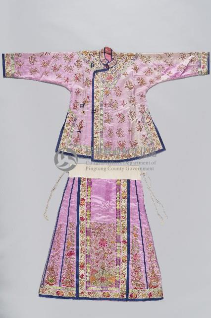 粉紅大襟女襖及馬面裙一套藏品圖，第1張