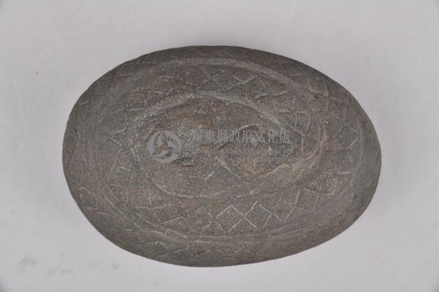 浮雕百步蛇卵形石刻藏品圖，第1張