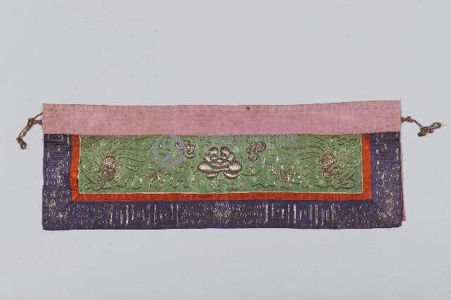 刺繡彩繪紅紫桌裙頭藏品圖，第1張