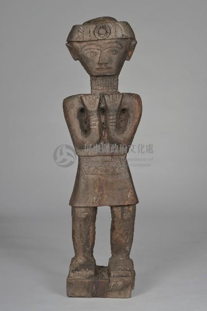 雙手曲放胸前男性立像人偶藏品圖，第1張