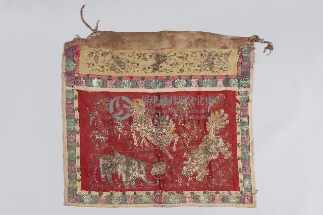 刺繡彩繪瑞獸桌裙頭藏品圖，第1張