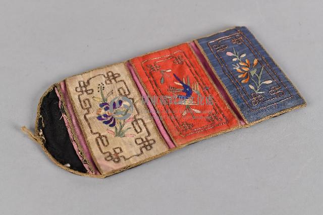 花鳥彩繡三夾層荷包藏品圖，第1張