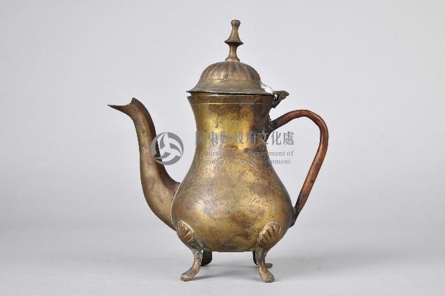 銅合金製刻花四足酒壺藏品圖，第1張