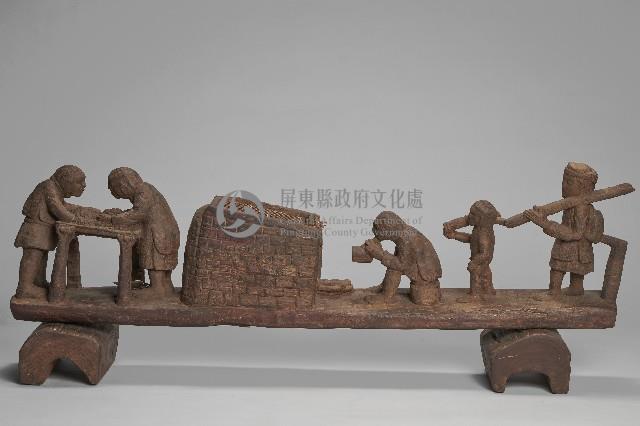 原住民烤芋頭群像雕刻藏品圖，第1張