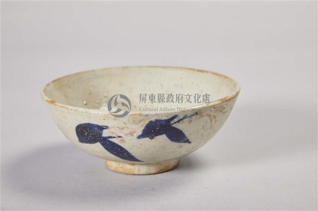 彩繪刻花白陶碗藏品圖，第1張