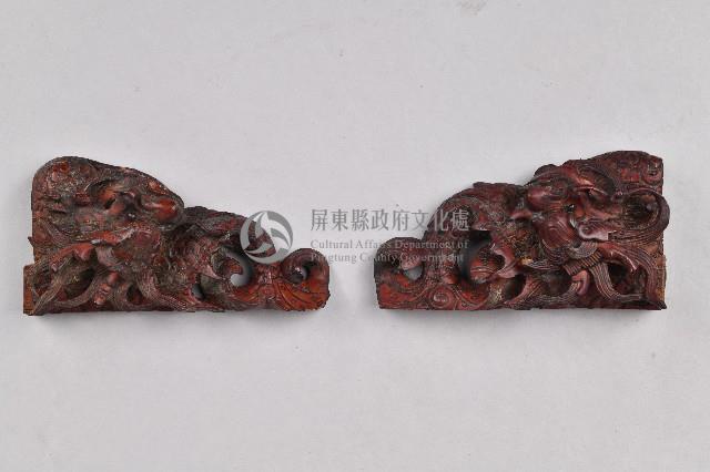 透雕龍紋木製插角藏品圖，第1張