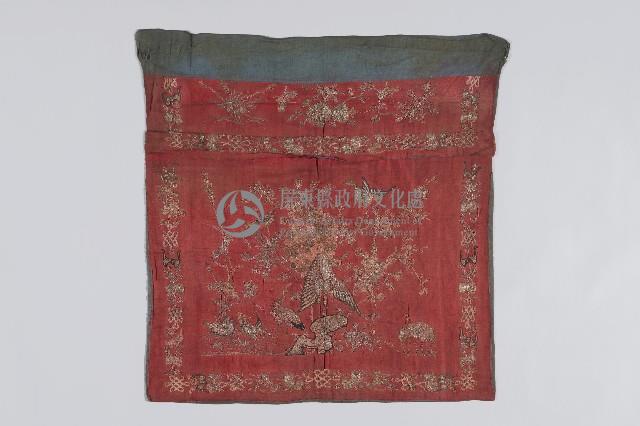 刺繡紅底金線孔雀花鳥桌裙藏品圖，第1張