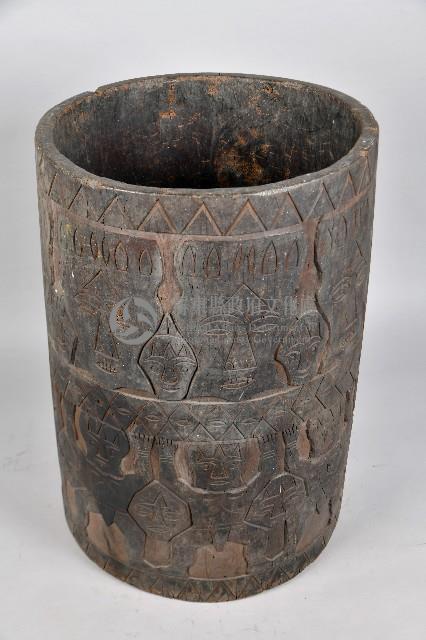 浮雕人面幾何紋穀桶藏品圖，第1張