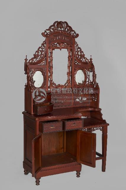 圓雕孔雀鈴蘭草紋飾梳妝台藏品圖，第3張