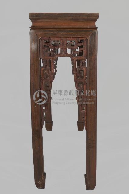 鏤雕四足馬蹄雲捲花草紋神案藏品圖，第3張