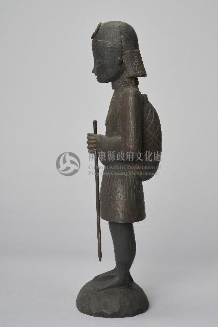 持杖後揹網袋男性立像人偶藏品圖，第3張