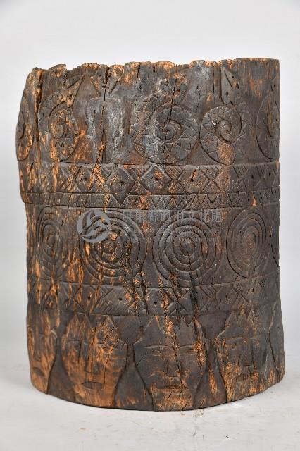 浮雕人面百步蛇幾何紋無底穀桶藏品圖，第3張