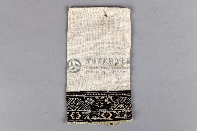 白底黑線花紋刺繡袖口藏品圖，第2張