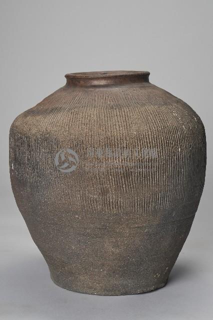 陶製深褐釉直紋酒甕藏品圖，第3張