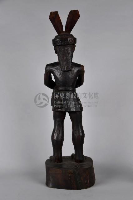 吹奏鼻笛男性木雕像藏品圖，第2張