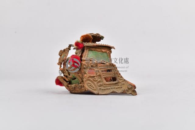 鑲綠石金屬橘底神像冠藏品圖，第3張