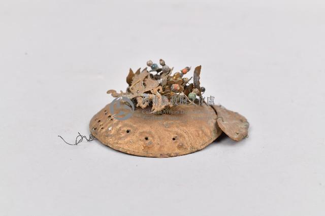 圓扁形帶鳳凰頂神像冠藏品圖，第2張