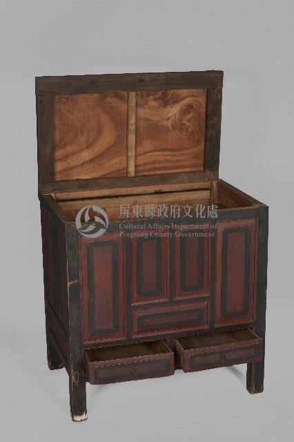 紅黑漆素面蓋頭櫃藏品圖，第4張