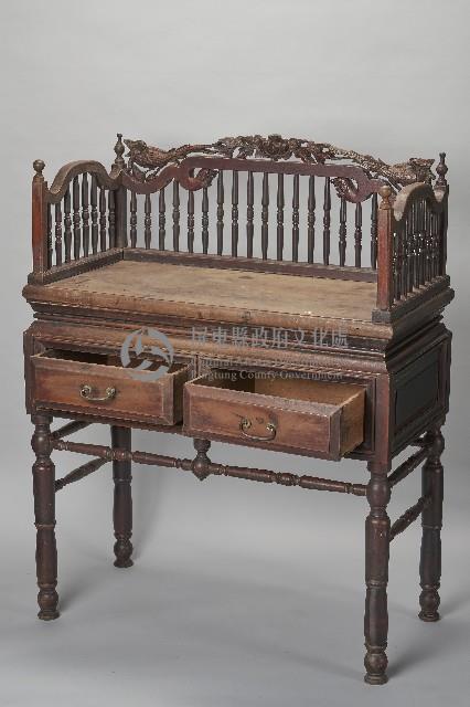 透雕雙鳳西番蓮紋掌櫃桌藏品圖，第4張