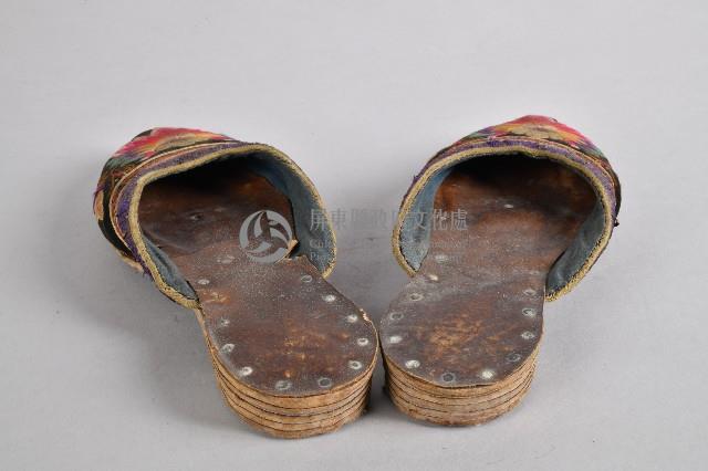 黑底紅花刺繡拖鞋藏品圖，第4張