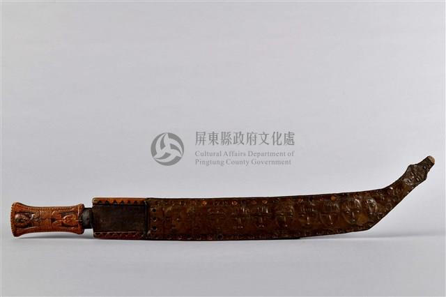 浮雕彩繪百步蛇佩刀藏品圖，第3張