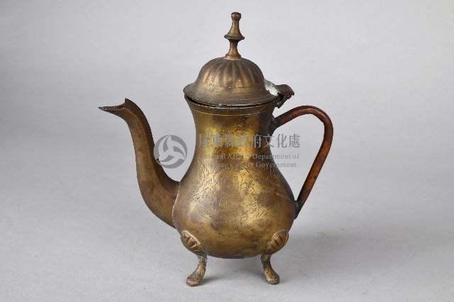 銅合金製刻花四足酒壺藏品圖，第5張