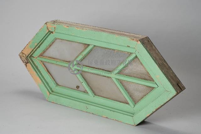 六角葉形木製窗框藏品圖，第3張