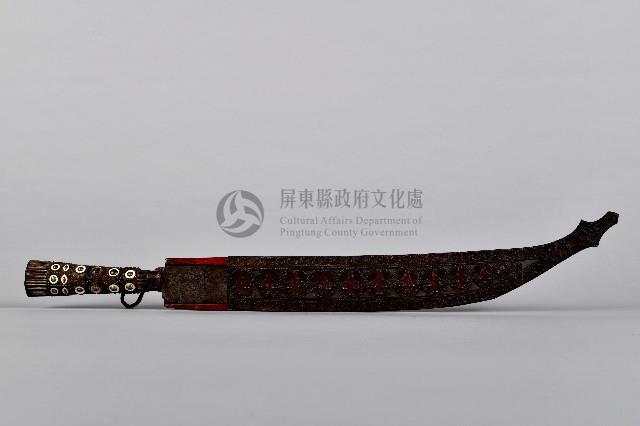 鏤雕鑲嵌金屬貝母佩刀藏品圖，第2張