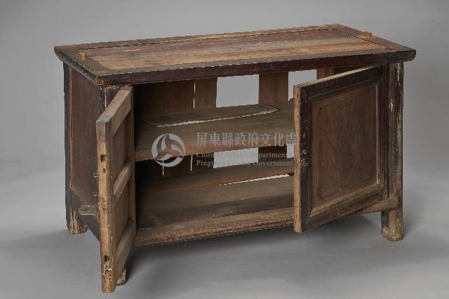 四足木製雙門櫃藏品圖，第3張