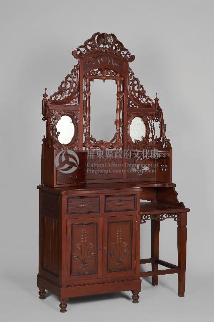 圓雕孔雀鈴蘭草紋飾梳妝台藏品圖，第2張