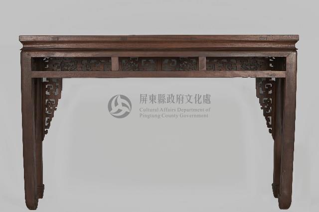 鏤雕四足馬蹄雲捲花草紋神案藏品圖，第2張