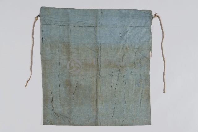 刺繡紅底黑邊孔雀牡丹紋桌裙藏品圖，第2張