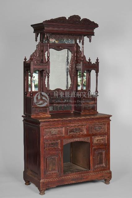 浮雕仕女圖西番蓮紋梳妝台藏品圖，第2張