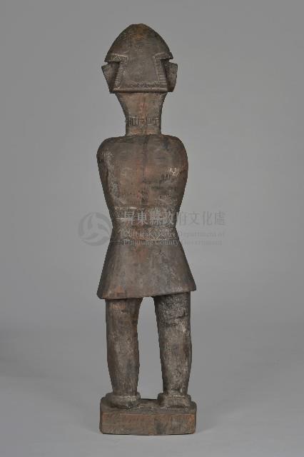 雙手曲放胸前露齒男性立像人偶藏品圖，第2張