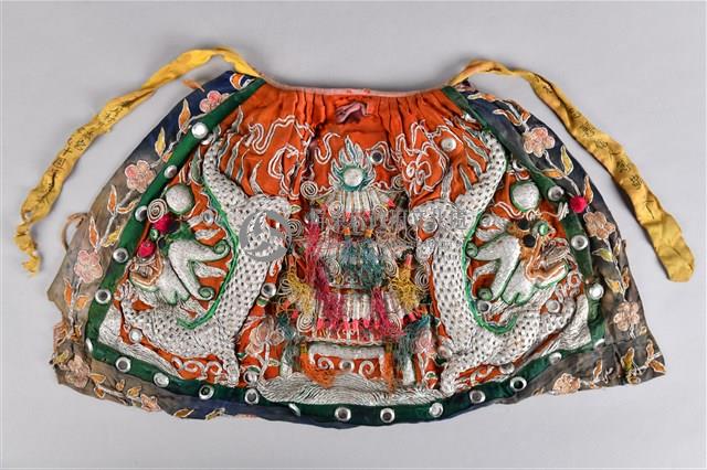 紅底藍邊繡龍紋神像衣藏品圖，第1張