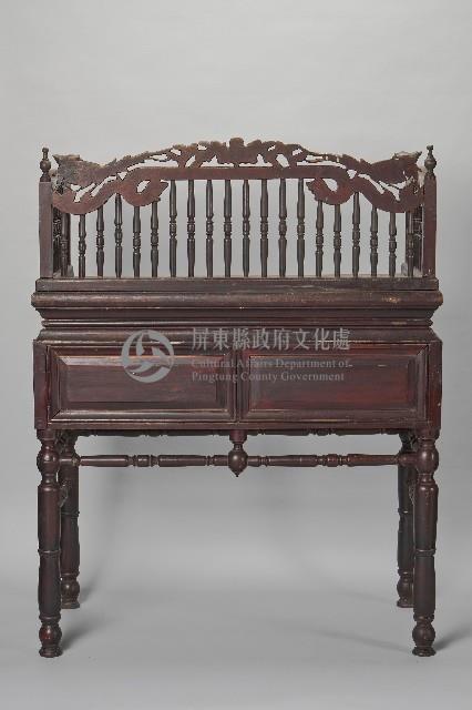 透雕雙鳳西番蓮紋掌櫃桌藏品圖，第2張