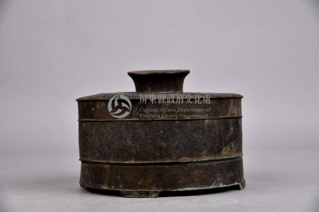 錫合金製素面圓形四足雙層粉餅盒藏品圖，第2張