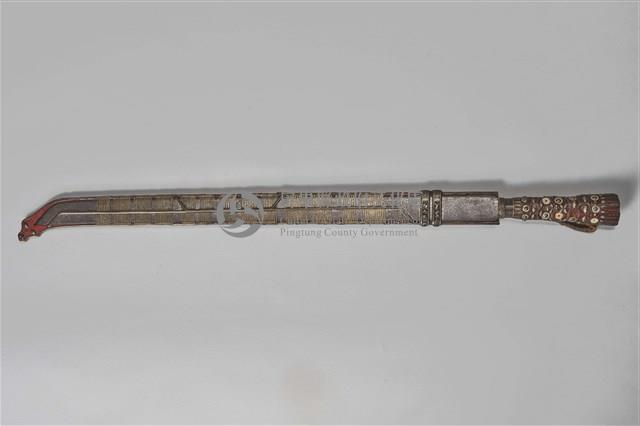 鏤雕鑲嵌金屬魯凱刀藏品圖，第2張