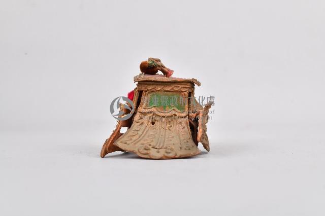 鑲綠石金屬橘底神像冠藏品圖，第2張