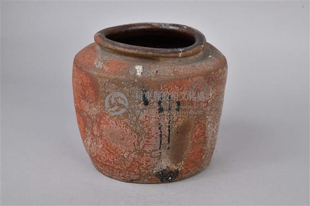 陶製褐釉素面罐藏品圖，第2張