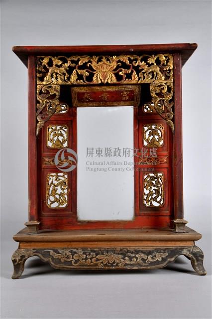 捲草花葉鏤雕束腰客家神龕藏品圖，第2張