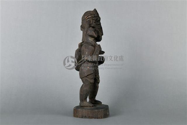 成人單肩扛孩童立像人偶藏品圖，第5張