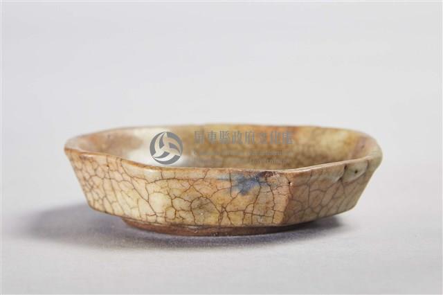 八角青釉鳥紋瓷碟藏品圖，第2張