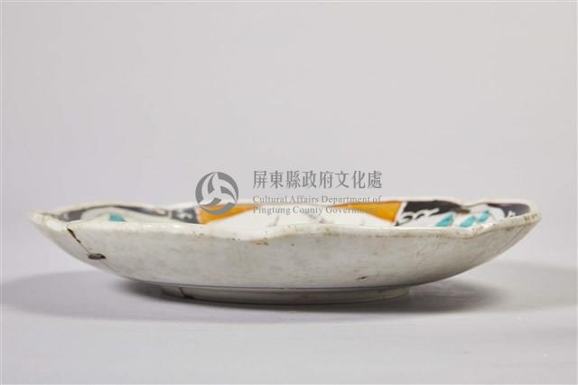 彩繪梅菊花瓣盤藏品圖，第2張