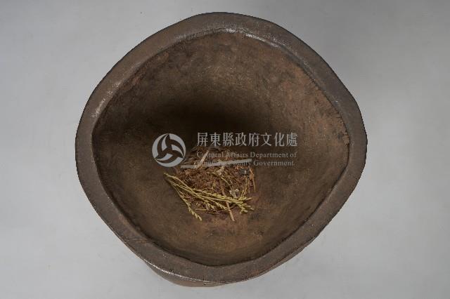 素面雙人木臼藏品圖，第2張