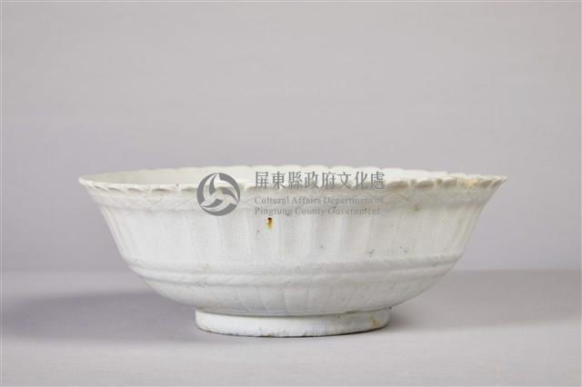 白釉彩繪海景花瓣陶碗藏品圖，第2張